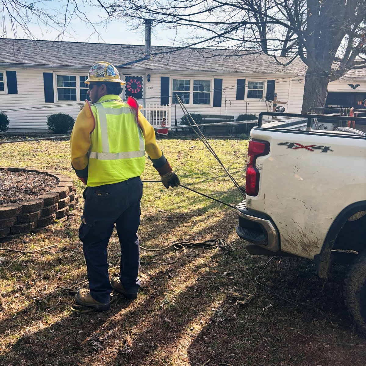 theenergycoop's tweet photo. A Wind Advisory with gusts up to 50 mph may slow restoration, but crews and mutual-aid partners are still working safely. We are up to 41 broken poles (found and/or fixed). Despite the wind, we nearly cut outages in half today (from 2,400 to 1,273 members). Work continues! https://t.co/0DWHPGmGFU