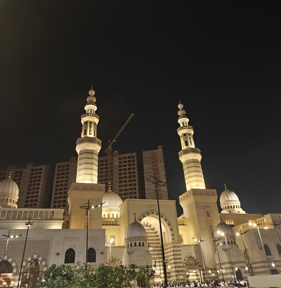 AhlulHadeethPBS's tweet photo. 🌙 • Taraweeh/Qiyām al-Layl at Masjid Ar-Rājihi in Makkah on the 27th Night of Ramadan 1447 AH/2026. 

🕌🕋 • This is the second largest Masjid in Makkah. https://t.co/U3JqmBKCqM