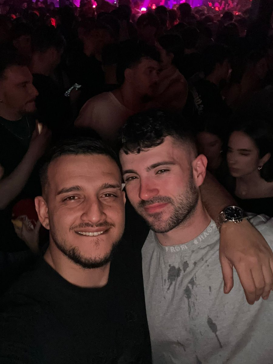 ThoRZWER tweet media