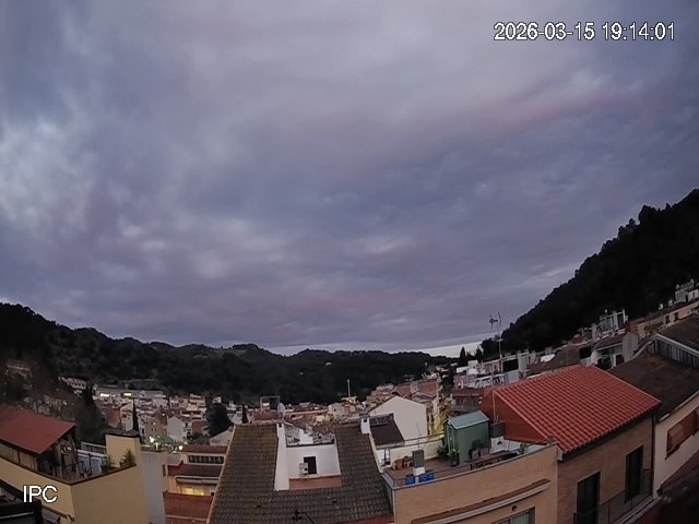 MeteoAdM's tweet image. #Bonvespre des de la part alta d'#ArenysdeMunt Després del brusc canvi de temps d'ahir, marca de la casa de "març, marçot..." i el fred rigurós d'aquesta #matinada amb una mínima de 2,2°C. El dg ha transcorregut amb 🌬️, força ☀️🌤️ al #matí, #tarda 🌤️☁️⛅ i una màx. de 18,7°C 👇