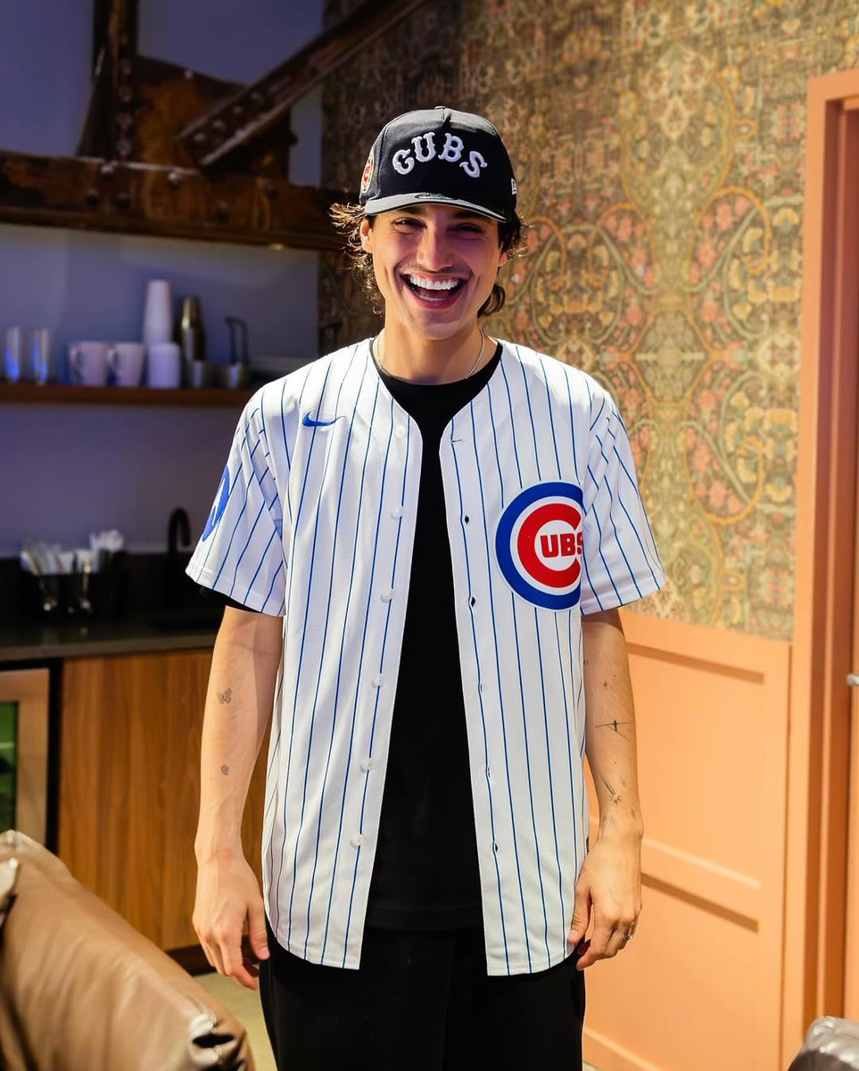 juls🍷 tweet media