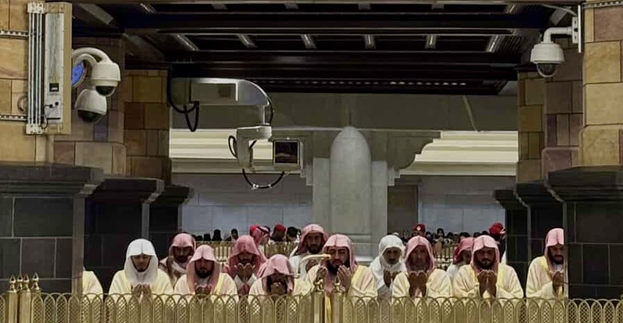 اللهم إنك عفوٌ كريم تحب العفو فأعفُ عنا.