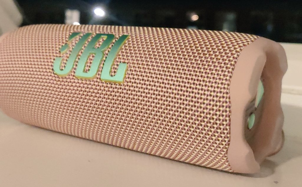 Got the colorful JBL Flip 7 now. Review coming up soon 👀