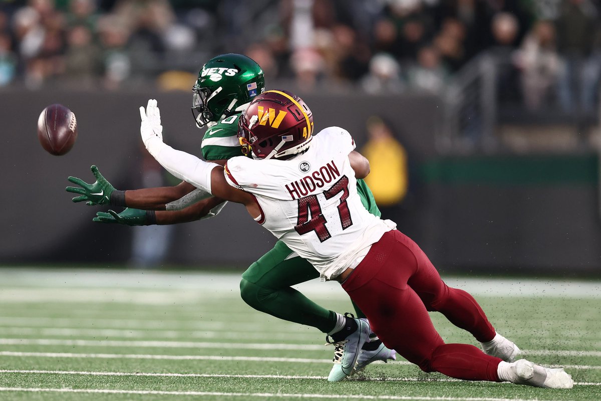 ✍️ On this date in 2023.... 

   Khaleke Hudson signed a 1-year extension with the Washington Commanders. #ProBlue 

〽️ 2016 - 2019 
Linebacker/Defensive Back 
#7 
<a href="/KhalekeHudson/">"Hit-Man"</a>