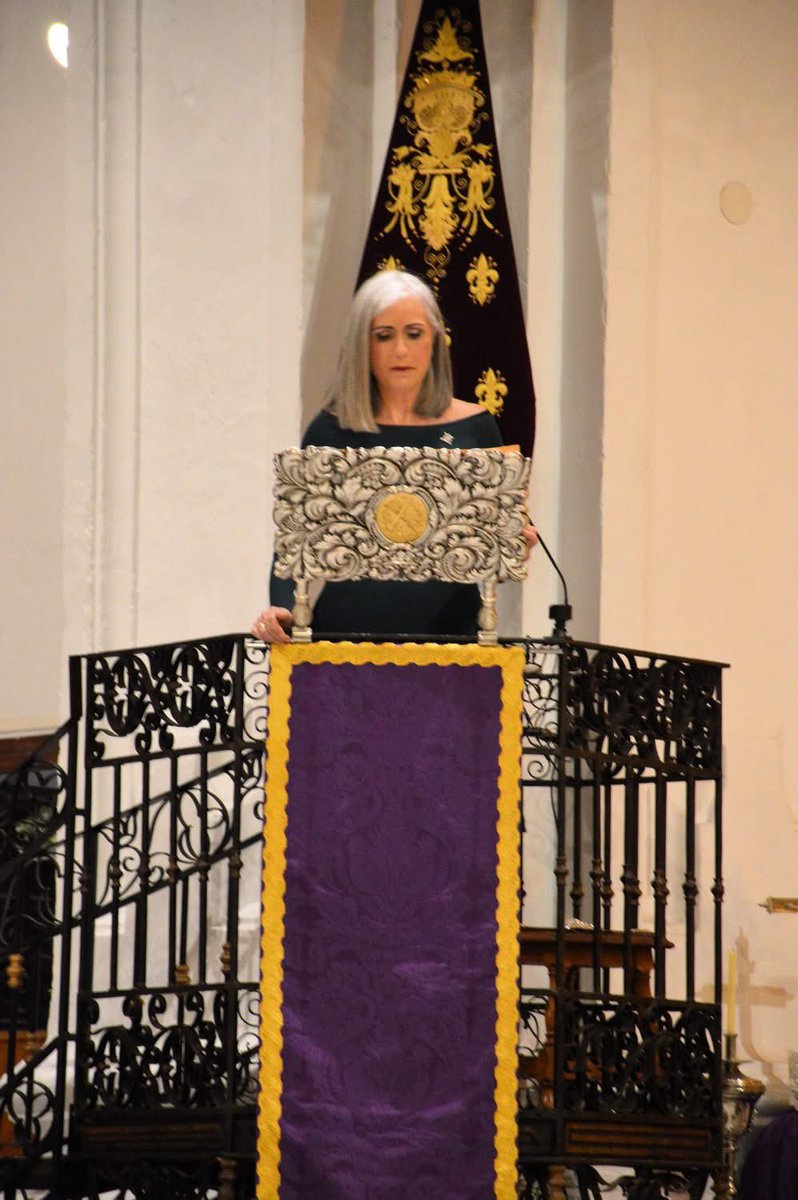 Desde nuestra Hermandad queremos felicitar públicamente a Doña María del Carmen de Toro Raya por el magnífico pregón de nuestra Semana Santa que nos ofreció  la noche de ayer sábado en la Parroquia de Santa Marina de Aguas Santas.