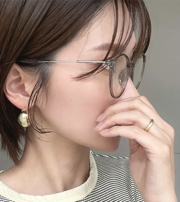 MILK_Pon229's tweet photo. ちょっと待って。。外に出るとサングラスになる、このメガネ最強すぎる…。外ブルーライトをカットしてくれて、紫外線も99%カット、小顔見えもしてめっちゃ可愛い…。万能すぎてマジで神。 https://t.co/Z0F6PCuOxo