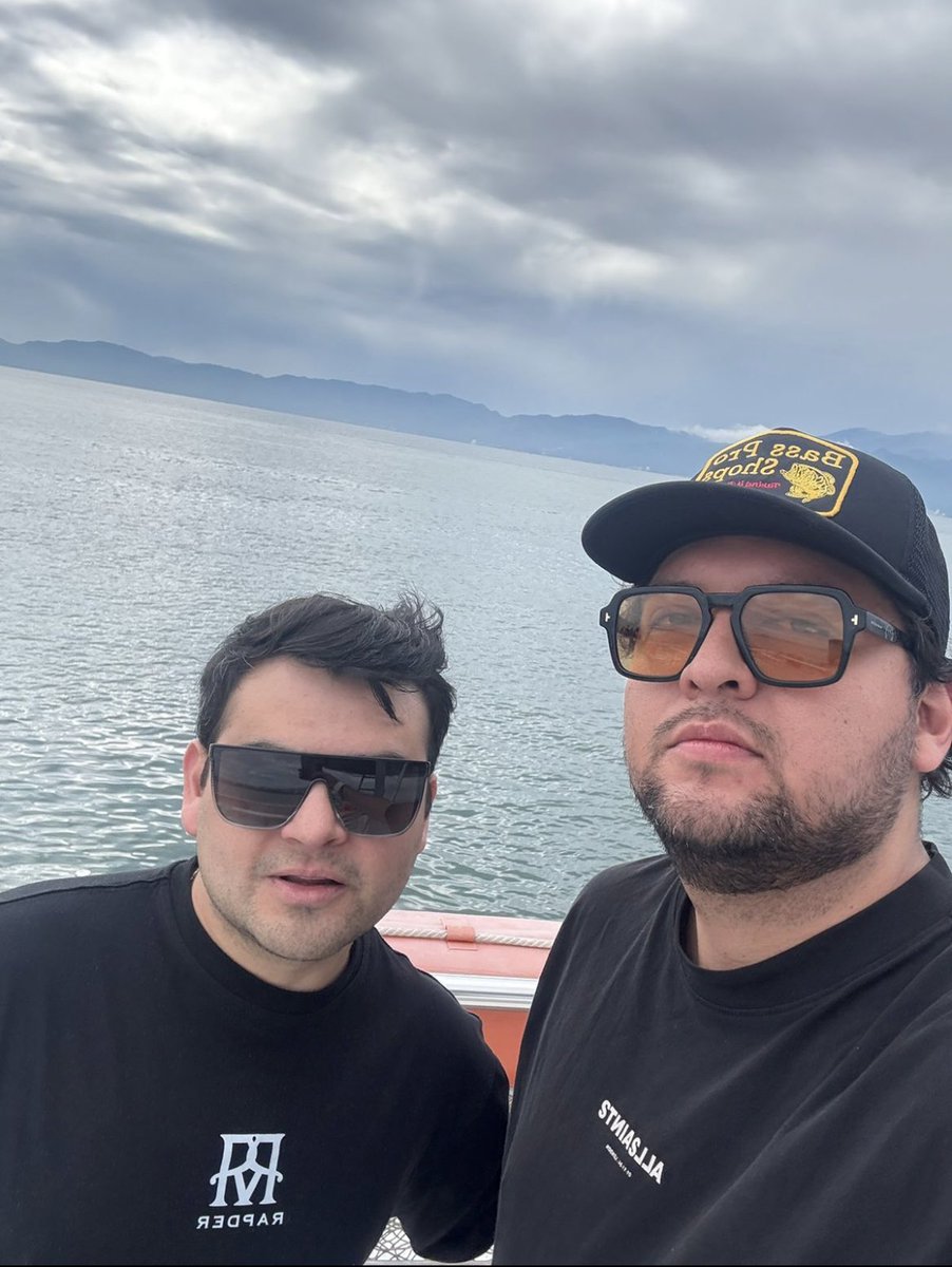 waltpena's tweet photo. @Rapder5 Todos apoyando al campeón https://t.co/Ufecb7EFmy