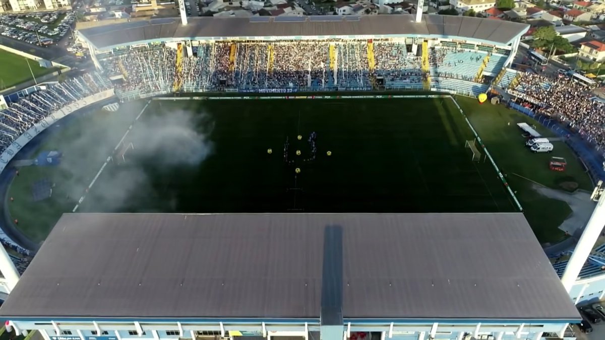 bateprontoblog's tweet photo. Ressacada! 🏟️⚽

Com certeza a casa do Avaí é um dos estádios mais bonitos do Brasil. Até o telhado das arquibancadas cobertas é limpinho. https://t.co/8LEThXyDGm