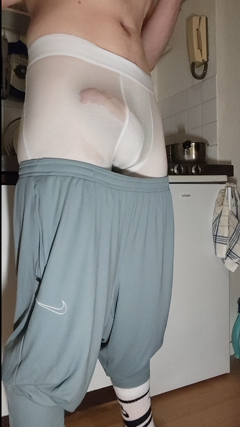 Too wet in my jogging bottoms :O
onlyfans.com/lil_thugbzh2
.
#onlyfans #gaypicture #sagger #sagginglow #saggerboy #gayboy #underwear #milky #nike #nikepants #kiffeur #kiffer #jogging #nikejogging