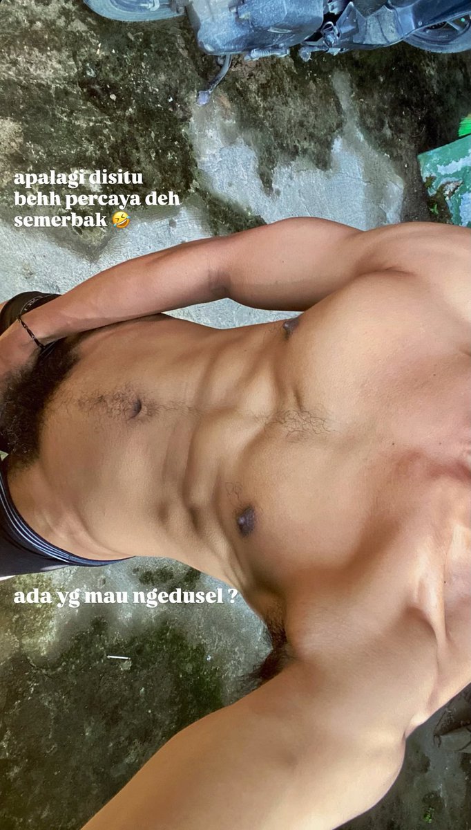 Shirtless Boy ID tweet media