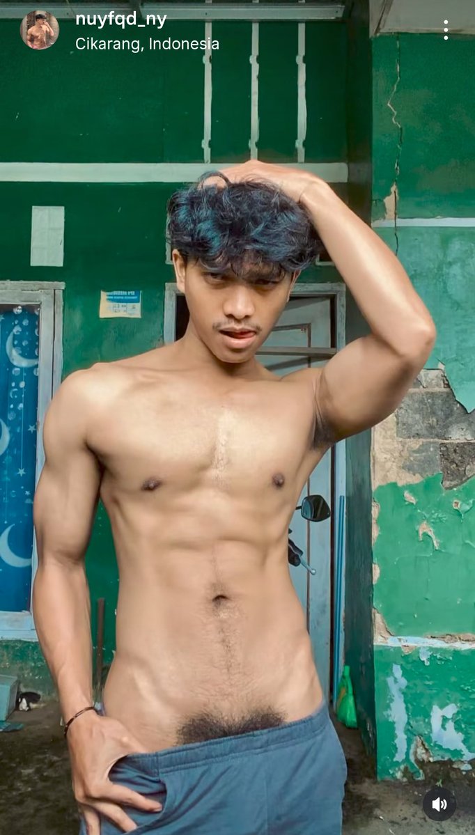 Shirtless Boy ID tweet media