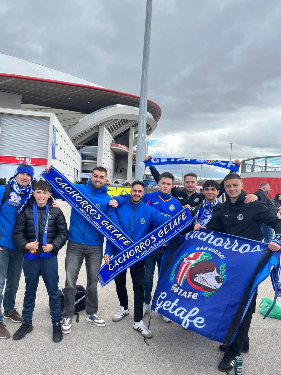 cachorrosgtf's tweet photo. Familia, cerramos una semana muy bonita y especial de on tour al Metropolitano y aniversario de grupo.

Muchas gracias por todo vuestro cariño y apoyo. 

Vamooos a por más. 💙💪🏼
#CachorrosGetafe #Getafe https://t.co/Xa6A1PrGYd