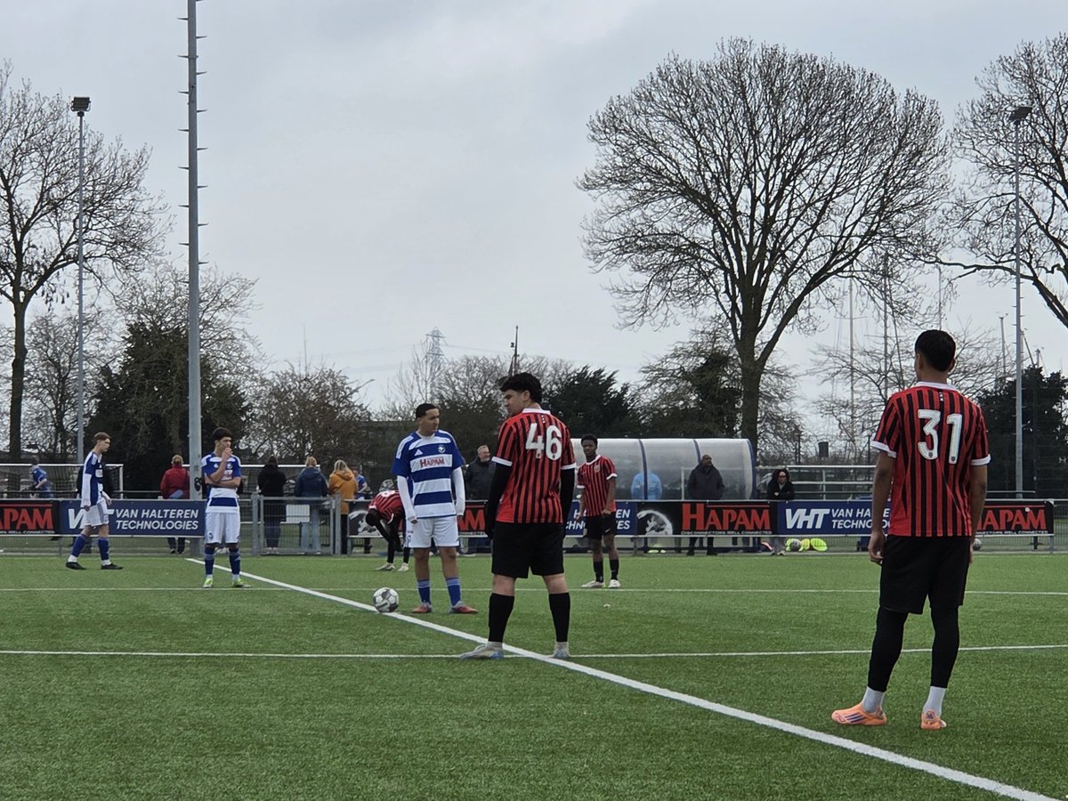 Afgelopen zaterdag kwamen we zelf ook in actie (2-3 verloren) thuis tegen DTA Fortius. Een hele goede eerste helft, waarbij we zelf veel creëerden en weinig weggaven. In de tweede helft krijg je drie grote kansen, maar die benut je niet. De tegenstander daarentegen wel...