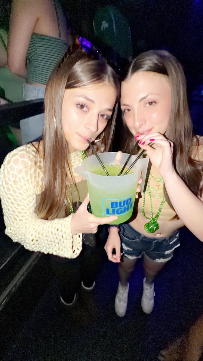 young_lexi_20's tweet photo. Club for St Patty’s Wkd? Y E S💚 https://t.co/iby9npW7N8