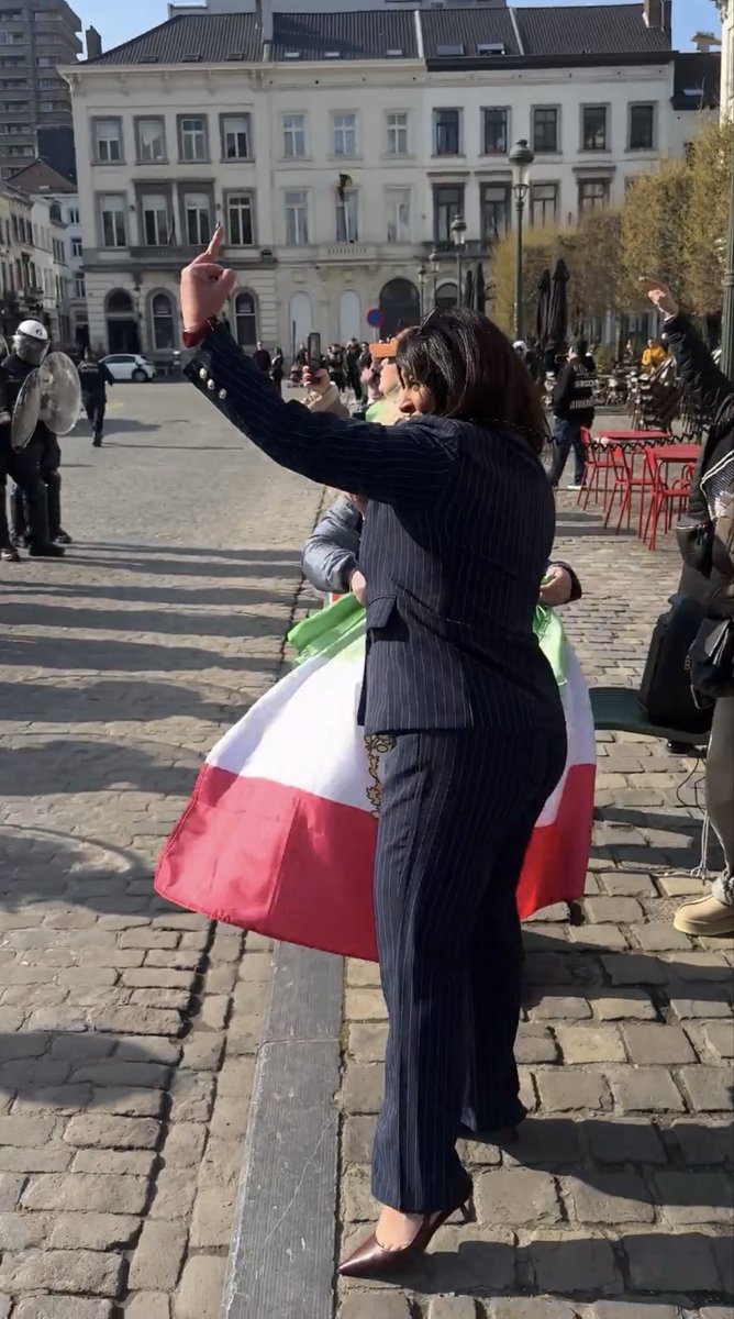 KinderFrost tweet media