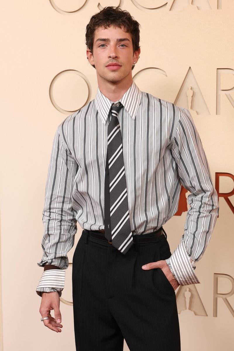 Hi Manu Ríos #Oscars 

📸: getty