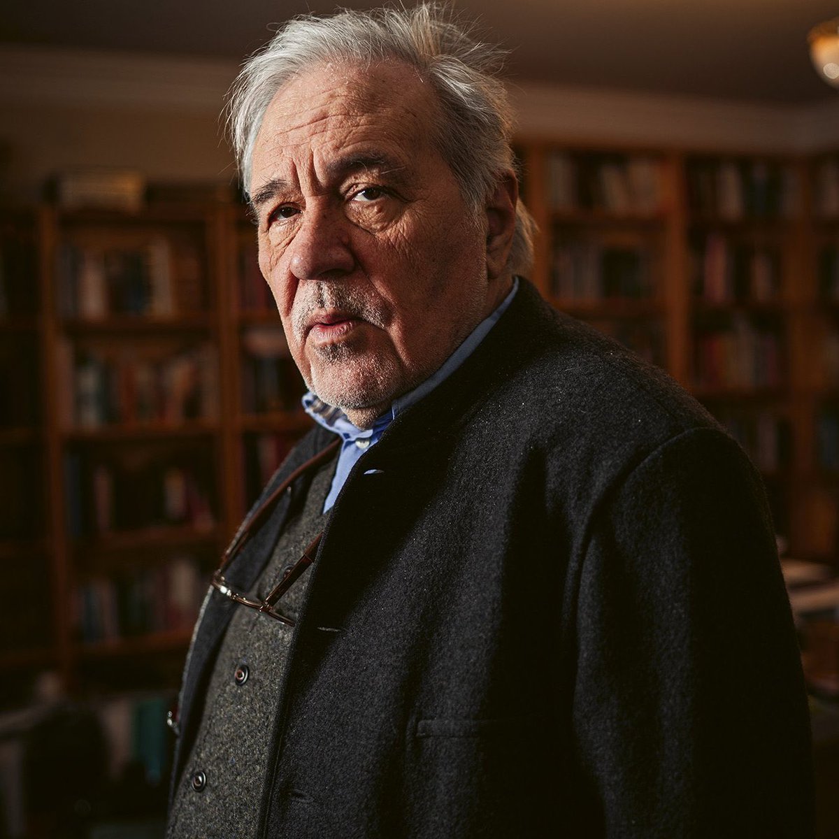 Fatih Altaylı: "Beni arayıp 'ameliyat olacağım biliyorsun. Öncesinde bir program çekelim' dedi.

'Daha programlara başlamıyorum. Sen hastaneden çıkınca çekeriz' dedim.

Niye ameliyat öncesi çekmek istediğini anlıyordum. 'Çek sonra yayınlarsın. Biz programı yapalım. Celal'e söyle,