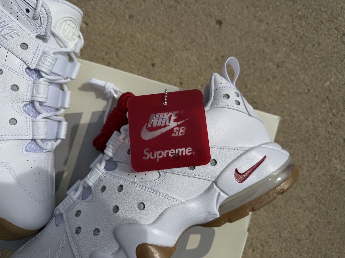 blvzingkicks's tweet photo. Supreme x Nike SB Air Max 2 CB 94’ 🛹🔥 https://t.co/1nPDenUDv3
