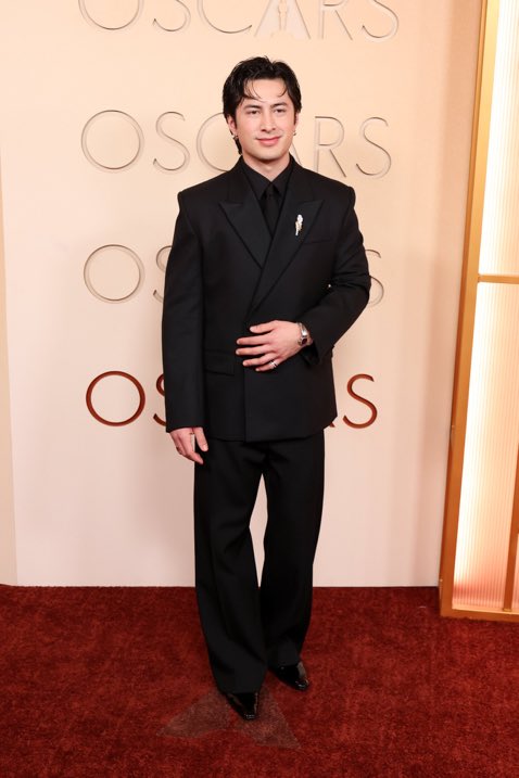 XFashion's tweet photo. Hudson Williams arriving at the #Oscars wearing Balenciaga https://t.co/qZETTveoeD
