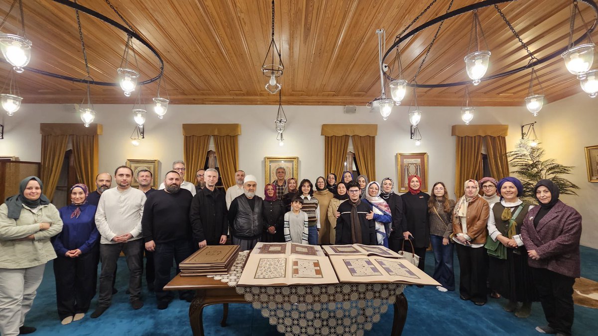 biksadsanat's tweet photo. Dün akşam, basından dostlarımızla İslam Medeniyeti Sanat Bahçesi’nde iftar soframızı paylaştık.

İftarın ardından gerçekleşen kültür ve medeniyet sohbeti, mûsikî icrâsı, “İstanbul Mushafı” tanıtımı ile muhabbetli demler yaşandı.

Bu güzel akşam için kendilerine teşekkür ederiz. https://t.co/GZ7LVEwOpo