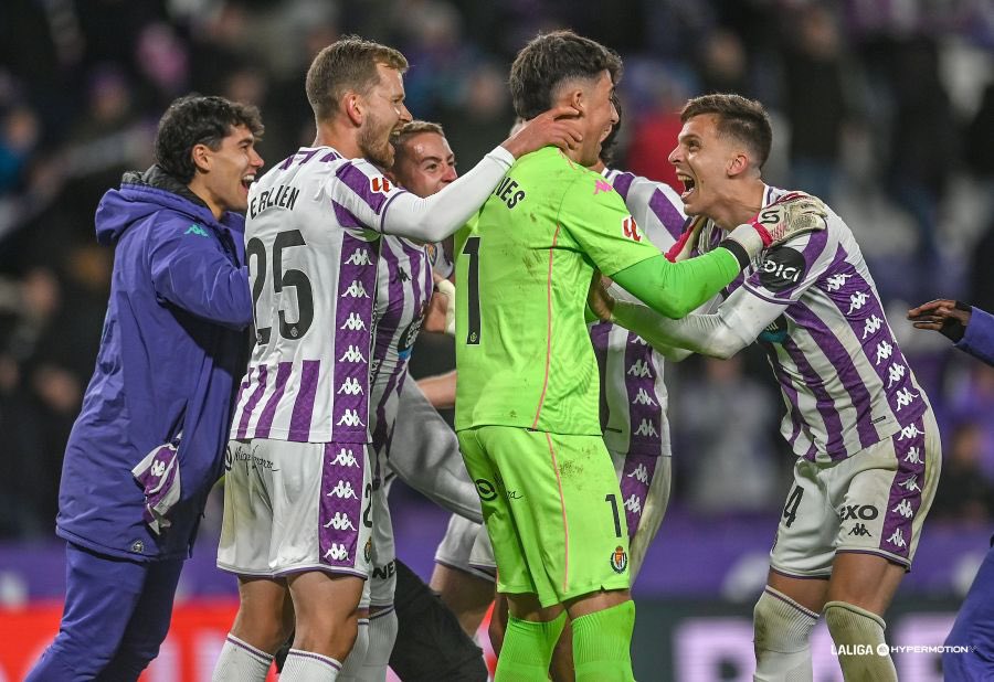Aceves, Alejo, Koke, Torres, Garri, Hugo San, Maroto, Chuki... VALLISOLETANOS... IDENTIDAD 💜

Sobre esto hay que construir el Real Valladolid. Es genial tener jugadores de fuera comprometidos, pero como está gente no va a ir nadie a la puta guerra