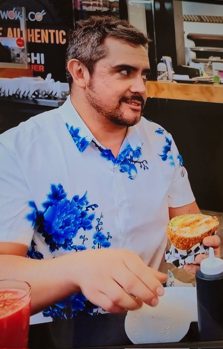 Dígan me que no soy el único que encuentra FOME A ESTE QL ... APARTE COMUNISTA !!
🙊🙄😒😒