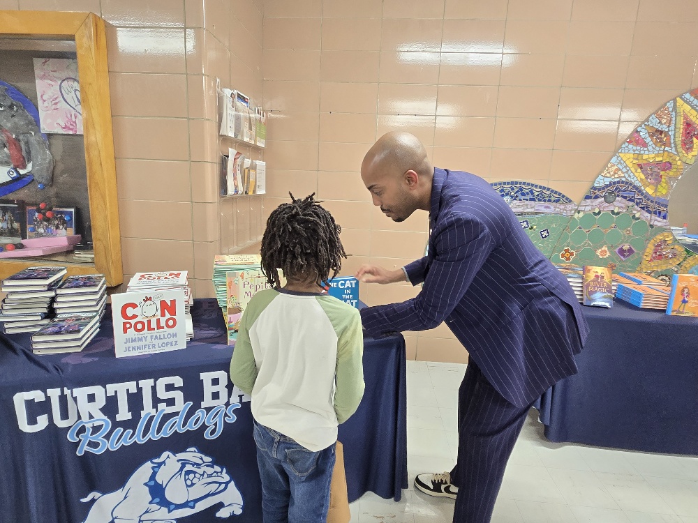 afronews's tweet image. United Way of Central Maryland, Wellpoint Maryland celebrate Read Across America Month with Baltimore scholars
By Jamannie Morgan,  AFRO Intern
ow.ly/frUK50Yunvu

#readacrossamerica #literacyforall #curtisbayreads #unitedway #booklove