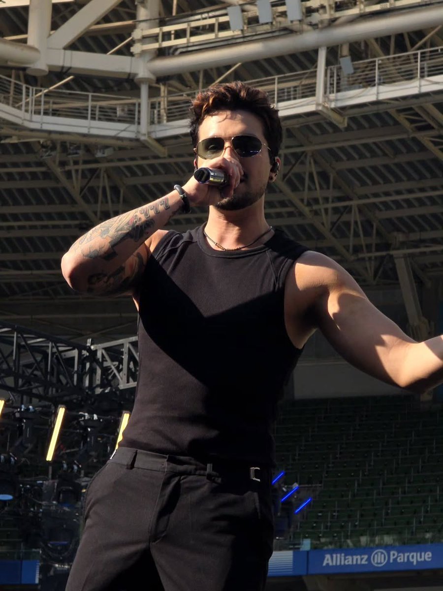 principioluans's tweet photo. nessas fotos ele ficou um grande gostoso né https://t.co/xE98TwgWRp