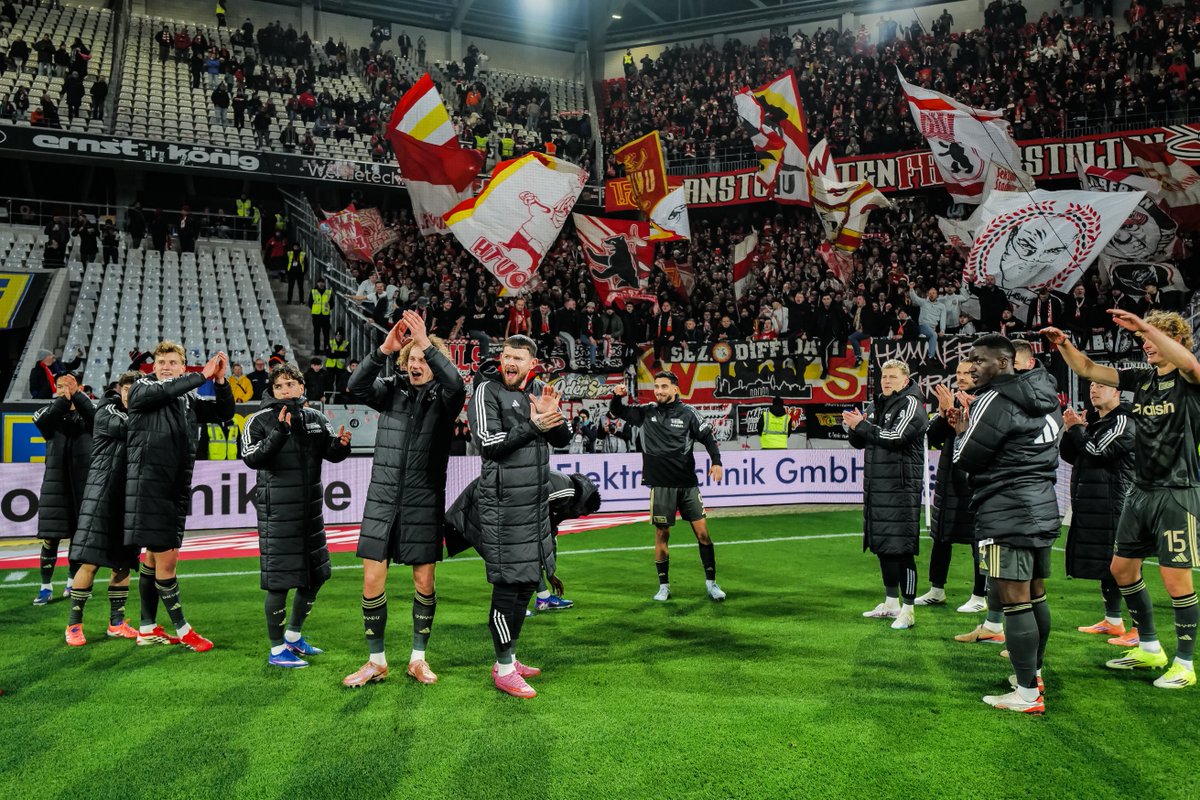 fcunion's tweet photo. 💬 Matheo #Raab über sein #Bundesliga-Debüt ...

"Ich bin einfach nur unheimlich glücklich. Scheiß auf die Hand! Ich habe so lange auf diesen Moment gewartet, den wollte ich mir nicht nehmen lassen!"

#FCUnion #SCFFCU #Bundesliga https://t.co/PAyriPBE5B