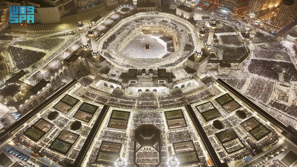 اللَّهُمَّ إِنَّكَ عَفُوٌّ تُحِبُّ الْعَفْوَ فَاعْفُ عَنّا