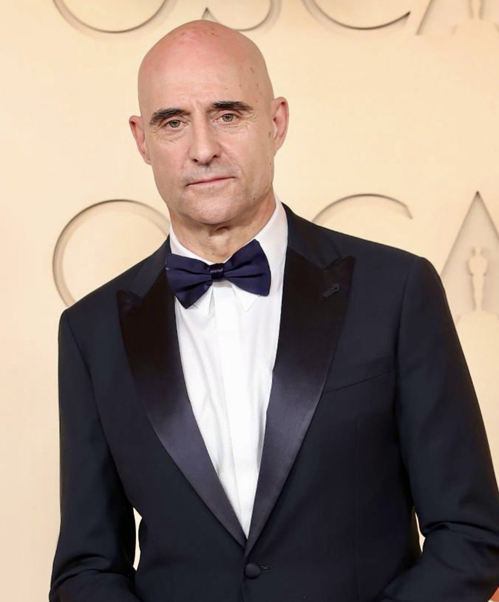 SaddlerFan's tweet image. Can we just TALK about Mark Strong in that tuxedo or ❤️ #MarkStrong
