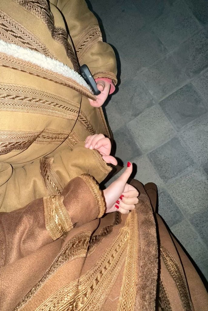 Poxcl15's tweet photo. ما هو ضروري كل كفوٍ أماشيه
لكن ضروري من فزع لي رفيقي
موقفْك ذا راعي الوفا ما يخليه
فكيت ضيقي يوم ضاع طريقي 
#قصيد https://t.co/ajT1wwLXMl