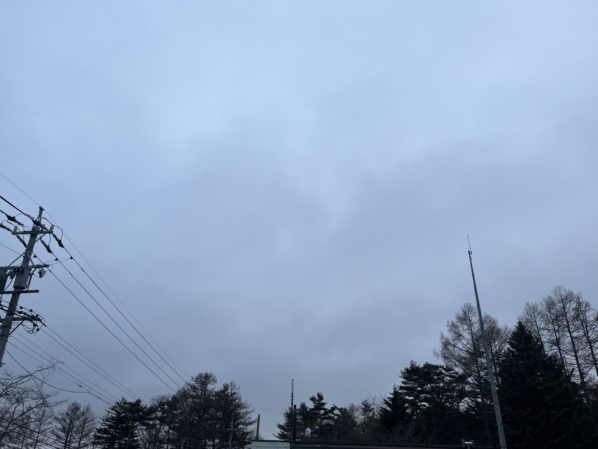 本日も雲が広がっておりますが
爽やかな爽やかな軽井沢です

良い1日をお過ごし下さい