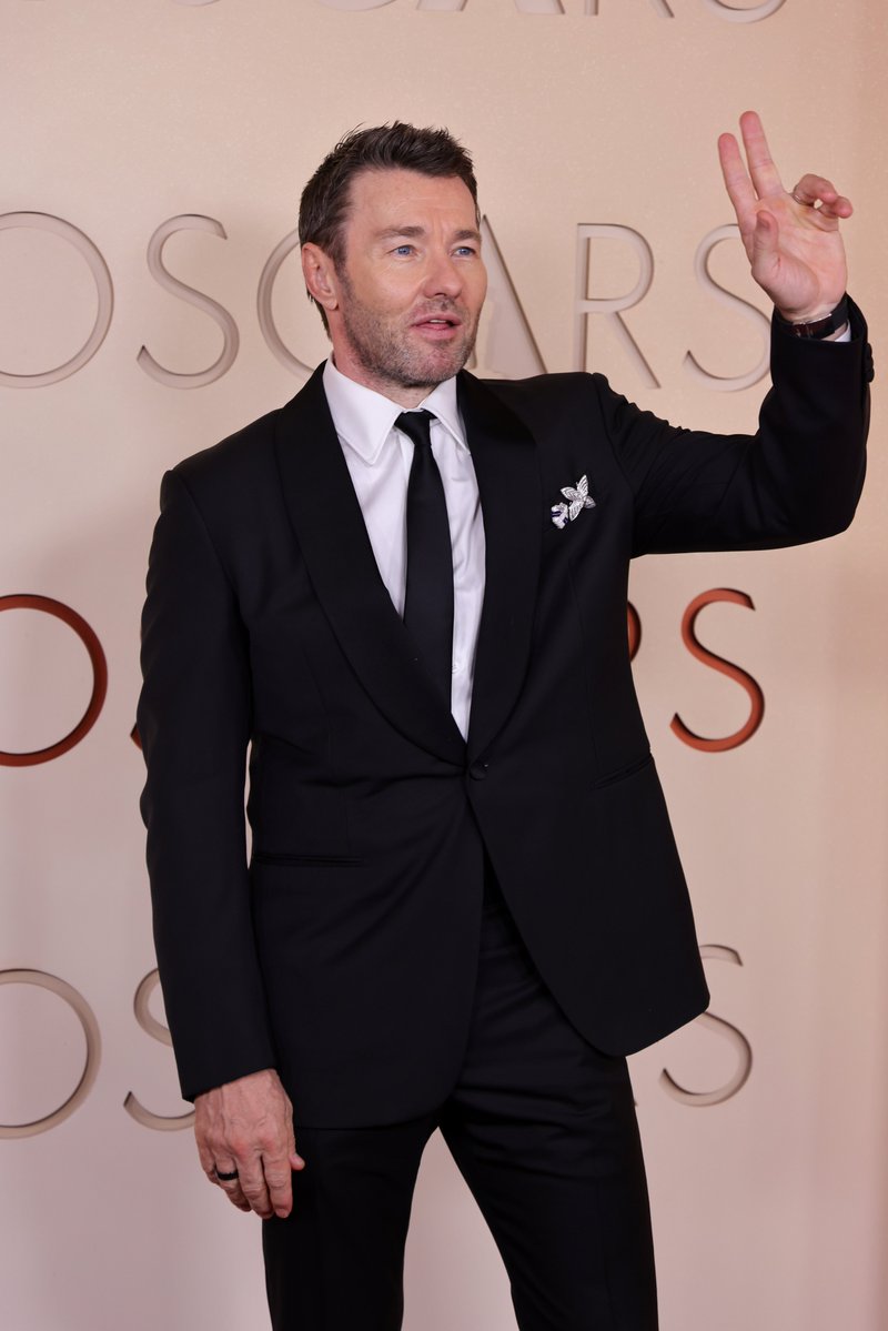 netflix⁷ tweet media