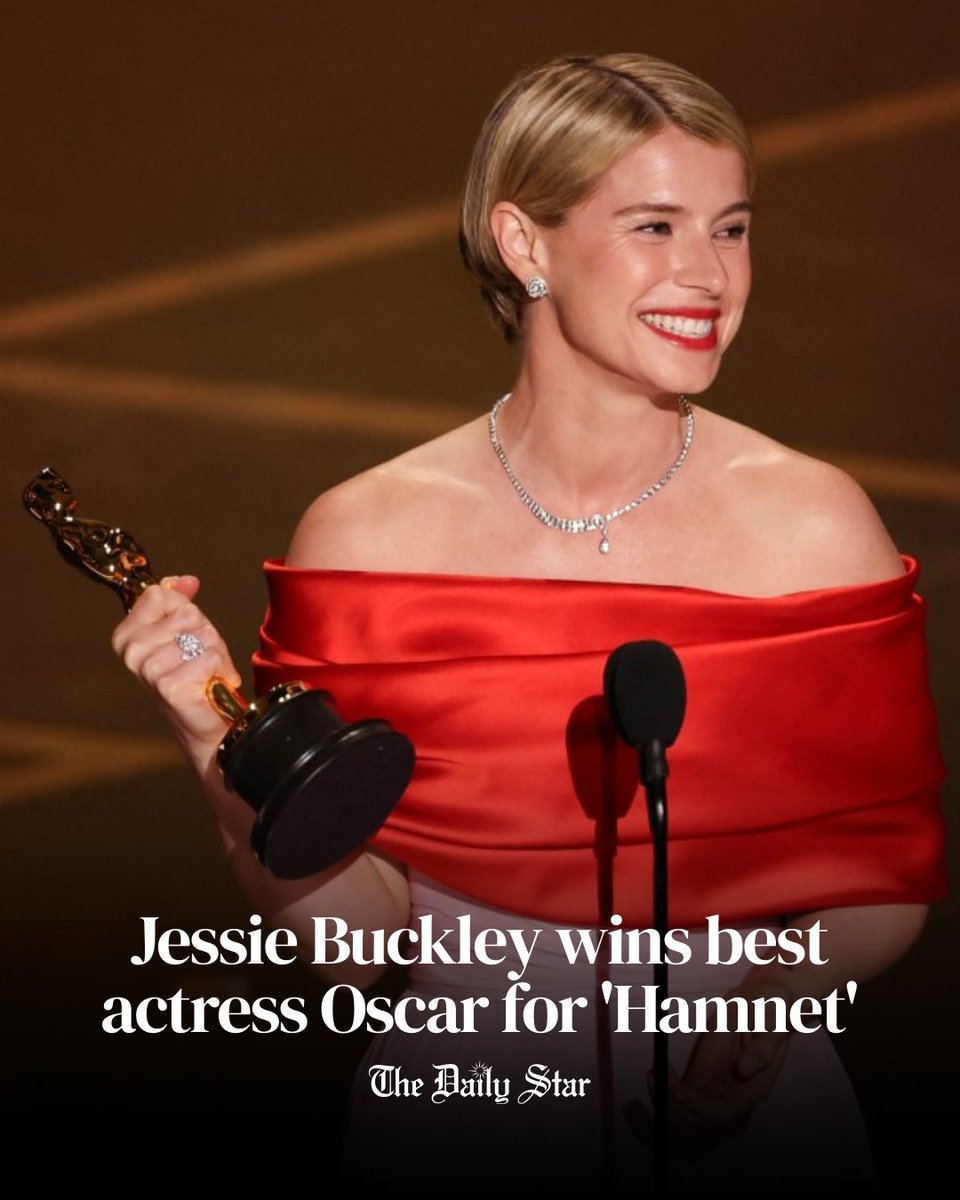 dailystarnews's tweet image. Irish actress #JessieBuckley on Sunday won the best actress #Oscar for her searing portrait of motherhood and love undone by loss in "#Hamnet."

#Oscar2026