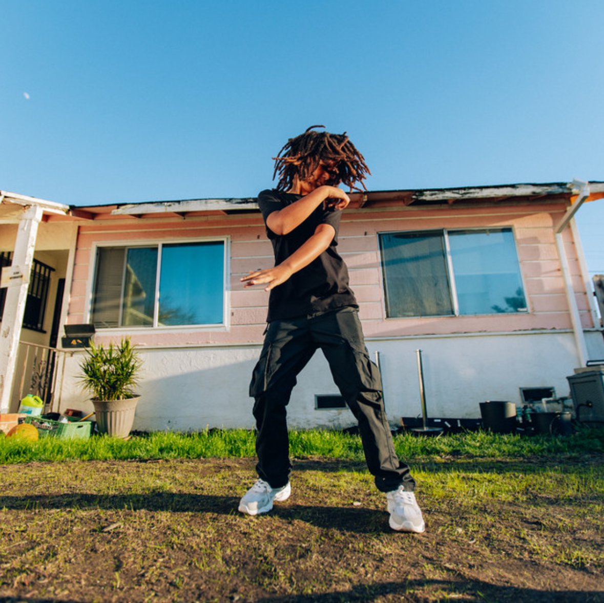 hop_high's tweet photo. #FreshReviewDrop🪂
Album Review - LaRussell & Lil Jon @LaRussellGC @Liljon - Something's In The Water
LaRussell's unstoppable work ethic shines again with his second release of 2026, Something’s In The Water, a high-energy Bay Area homage fully produced by the legendary Lil Jon.
This project channels pure hyphy nostalgia through thunderous bass lines, crisp snares, and anthems like “I’m From The Bay” and “Wigglin” that transport listeners straight back to the peak of the movement in Vallejo and the Yay Area.
Our resident Northern Californian @CassiusCam530's full breakdown is LIVE! 👇
https://t.co/bDCyzV7kLn