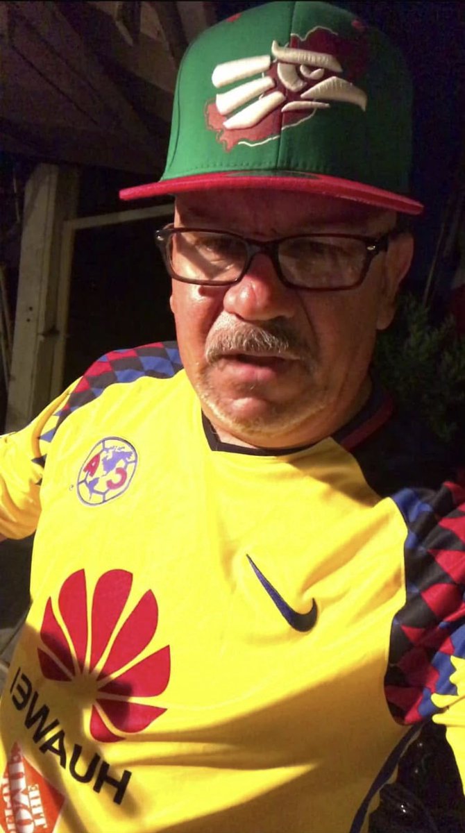 benjaguilas's tweet photo. @Sabadofutbolero Saludos en el palco https://t.co/APni2dYD6B