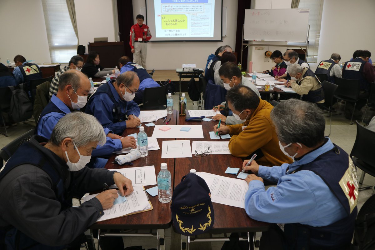 JRCS_Gunma's tweet photo. ２月28日（土）、防災ボランティアと災害救護に関わる奉仕団を対象とした研修を実施しました。
 座学とグループワークをとおして、それぞれに期待される災害時の役割を再確認するとともに、参加者同士の交流を深めていただくことができました。#日本赤十字社群馬県支部 https://t.co/esqygaa2p5