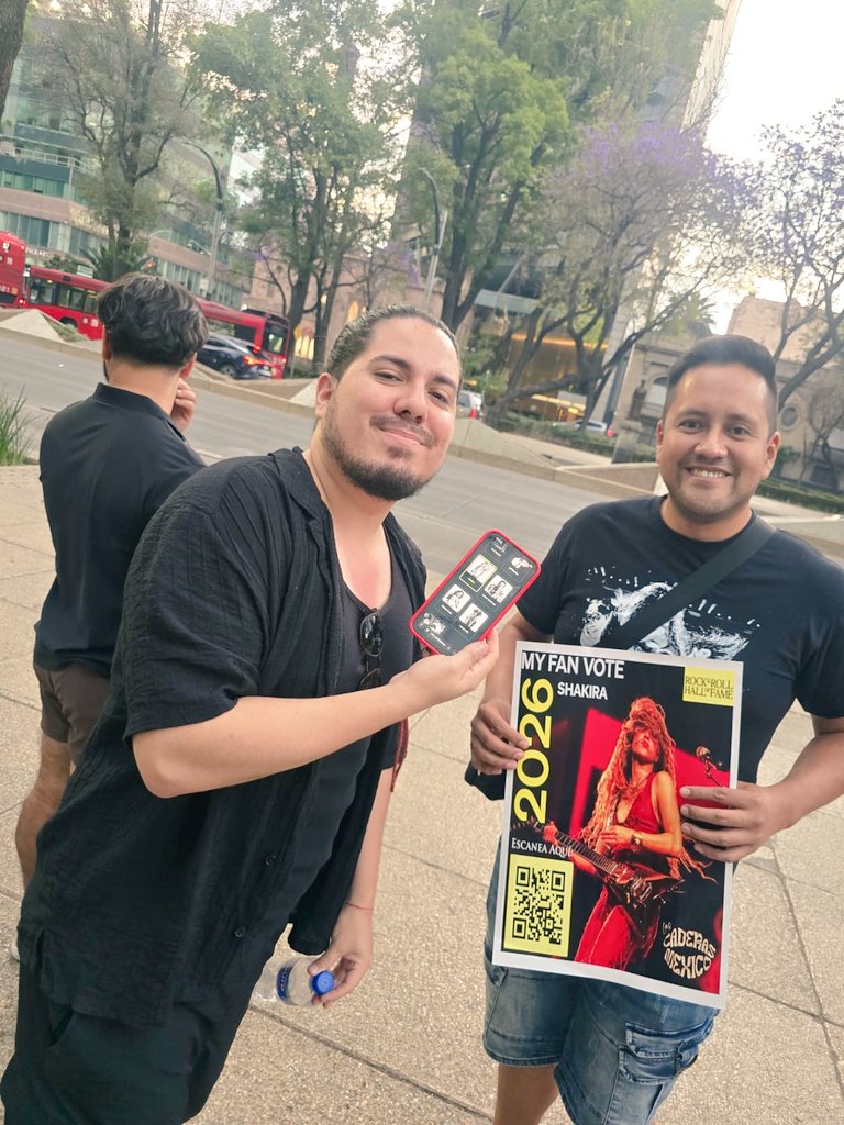 LasCaderasMex's tweet photo. 💃🔥 Llenamos la CDMX de energía lobuna 🐺✨ Gracias a quienes se sumaron a votar por Shakira 🎸⭐️ Seguimos más unidos que nunca 🫶
Voten: https://t.co/HRUiE88B0F
#Shakira #LasCaderasMex #CDMX https://t.co/T0SLyGZhuj