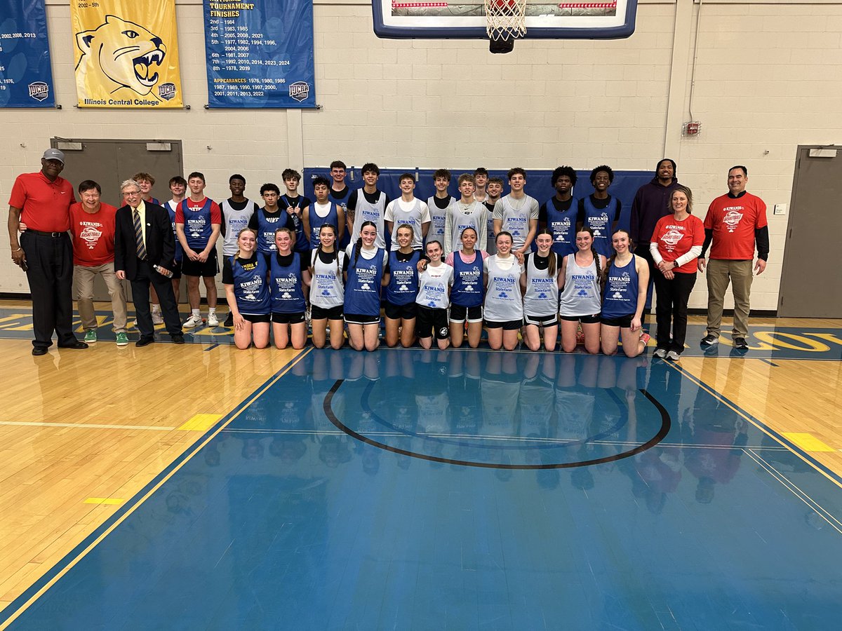 coachwilde's tweet photo. What amazing event today by the Kiwanis Peoria Downtown Early Birds! FREE youth clinic (90+ kids!) 3pt contest &amp; All-Star games for Area boys &amp; girls HS Sr. I got to rep Eureka College &amp; serve our community by helping run the clinic &amp; then Zoey got to participate as a Sr. 💪🏀👍 https://t.co/4DPQl70mqX