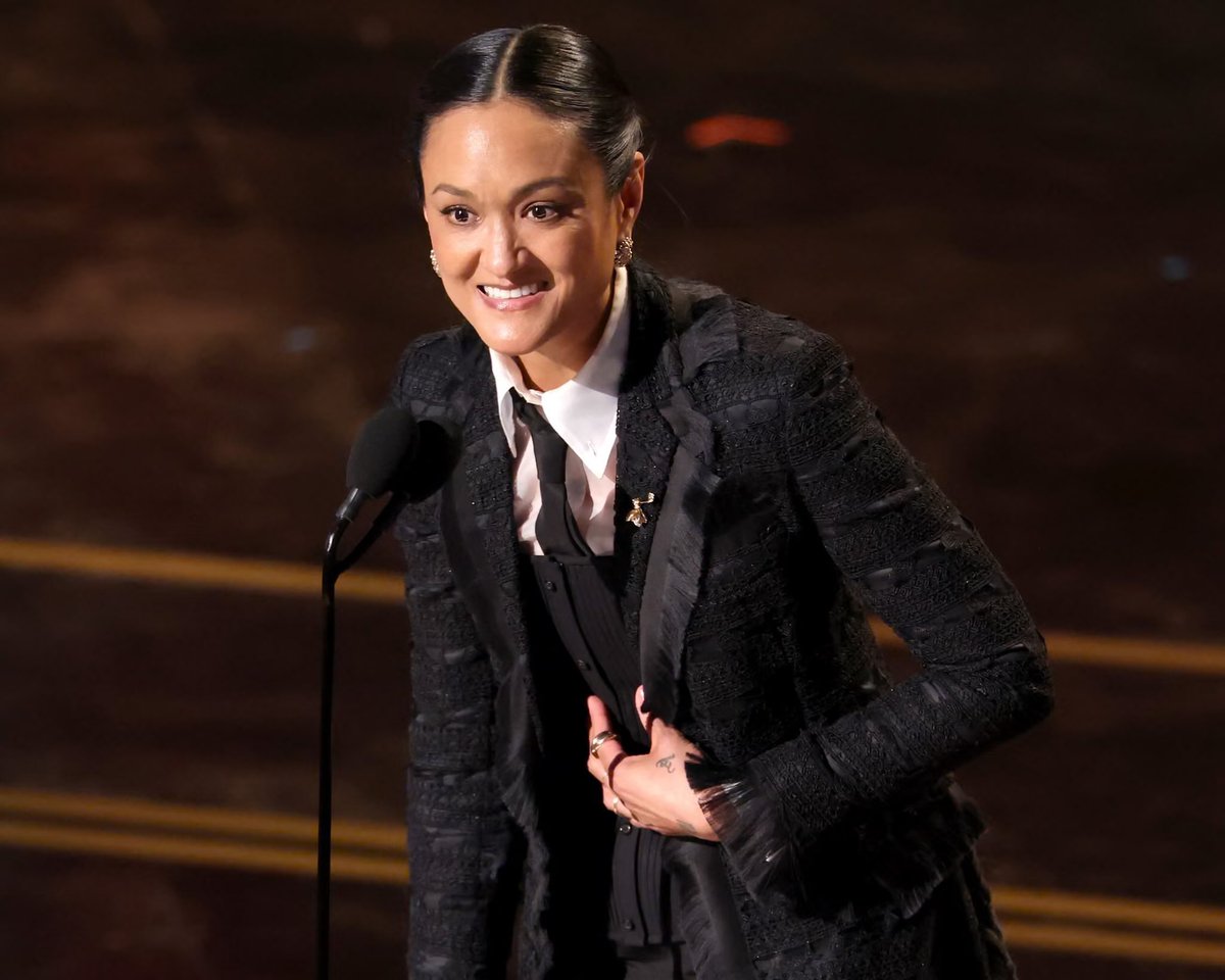 manic pixie dani girl tweet media