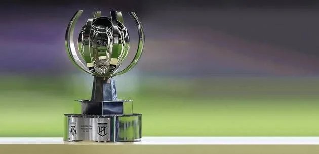 "Central quería jugar la final de la Supercopa Internacional el 18 de marzo pero Estudiantes no quiso". <a href="/carrafiellofer/">Fernando Carrafiello</a>.