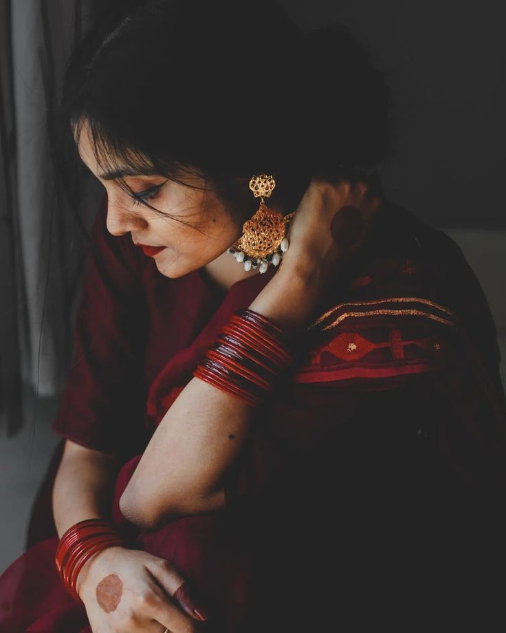 समाज एक ऐसा बाजार है
जहां सलाह थोक में और
सहयोग ब्याज पर उपलब्ध है। 💯✨
#गहरी_बातें 🤍