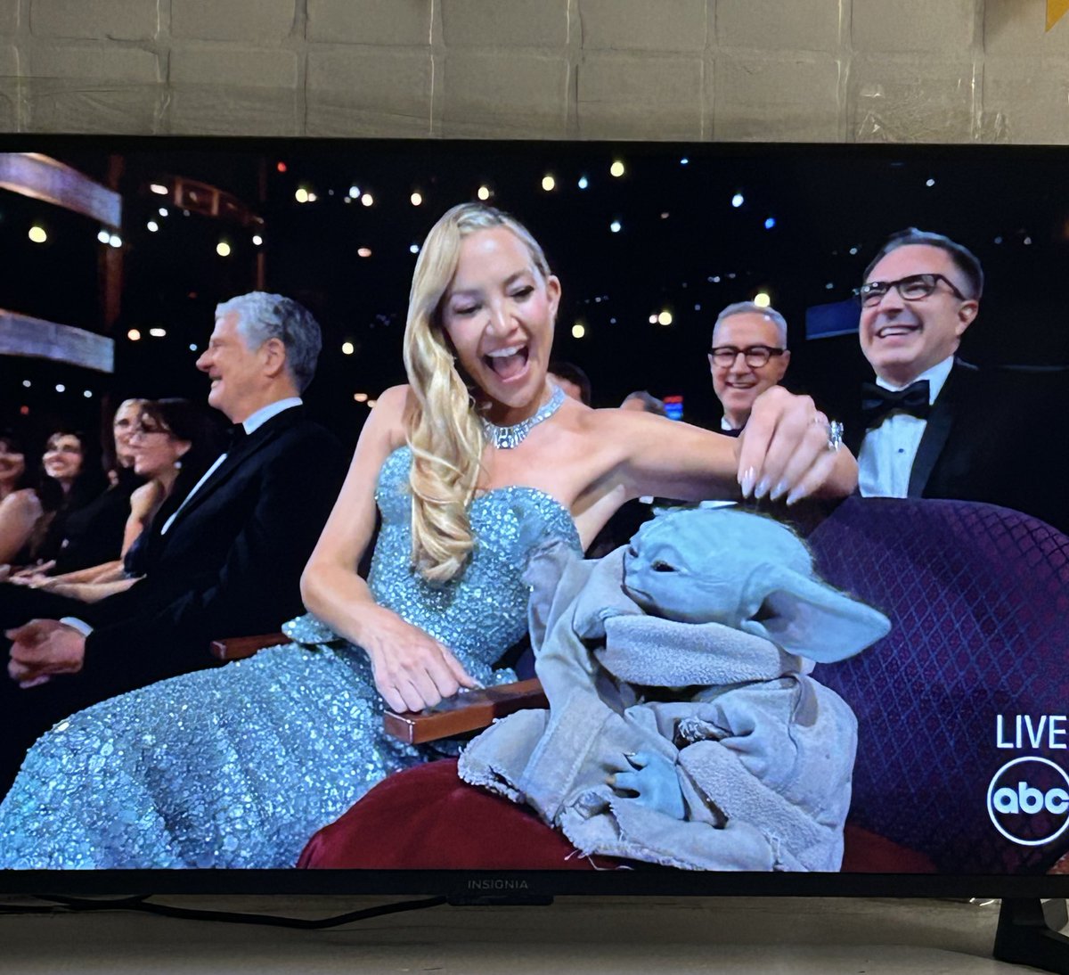 strictlycowgirl's tweet photo. JORDI PUJOL AT THE OSCARS https://t.co/eAwxQ53wUi