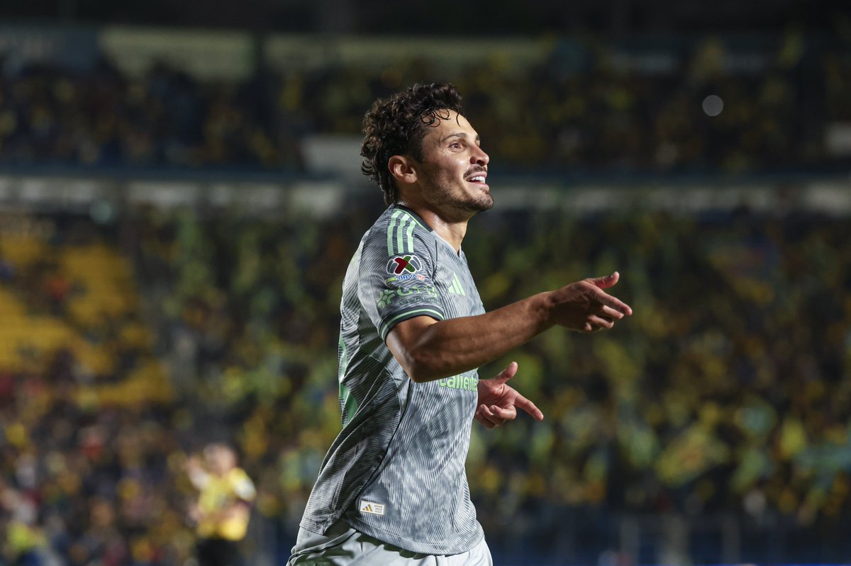 ClubAmerica's tweet photo. ¡Uno más de muchos por venir, Veiga! ⚽️🔥 https://t.co/3ILpTnzHMH
