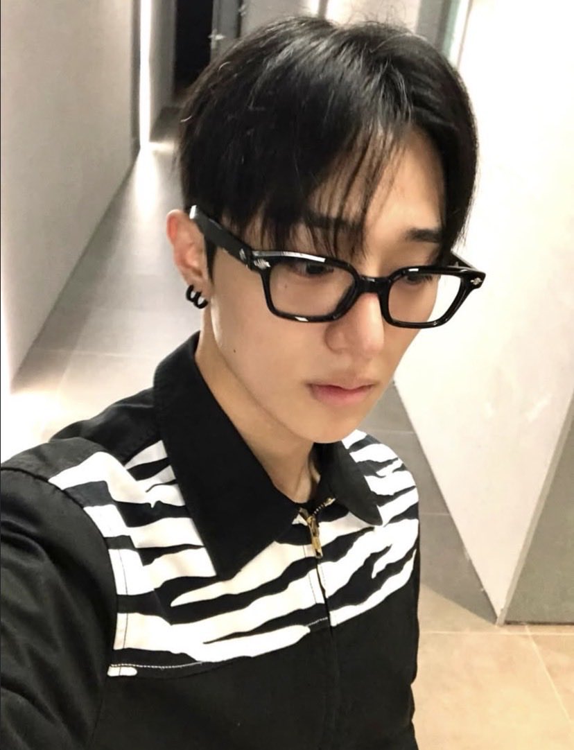 startwithATBO22's tweet photo. ジュンソクがYGで作業してる？クリエイターになるのかな？

#오준석 https://t.co/LYkdfpTdCC