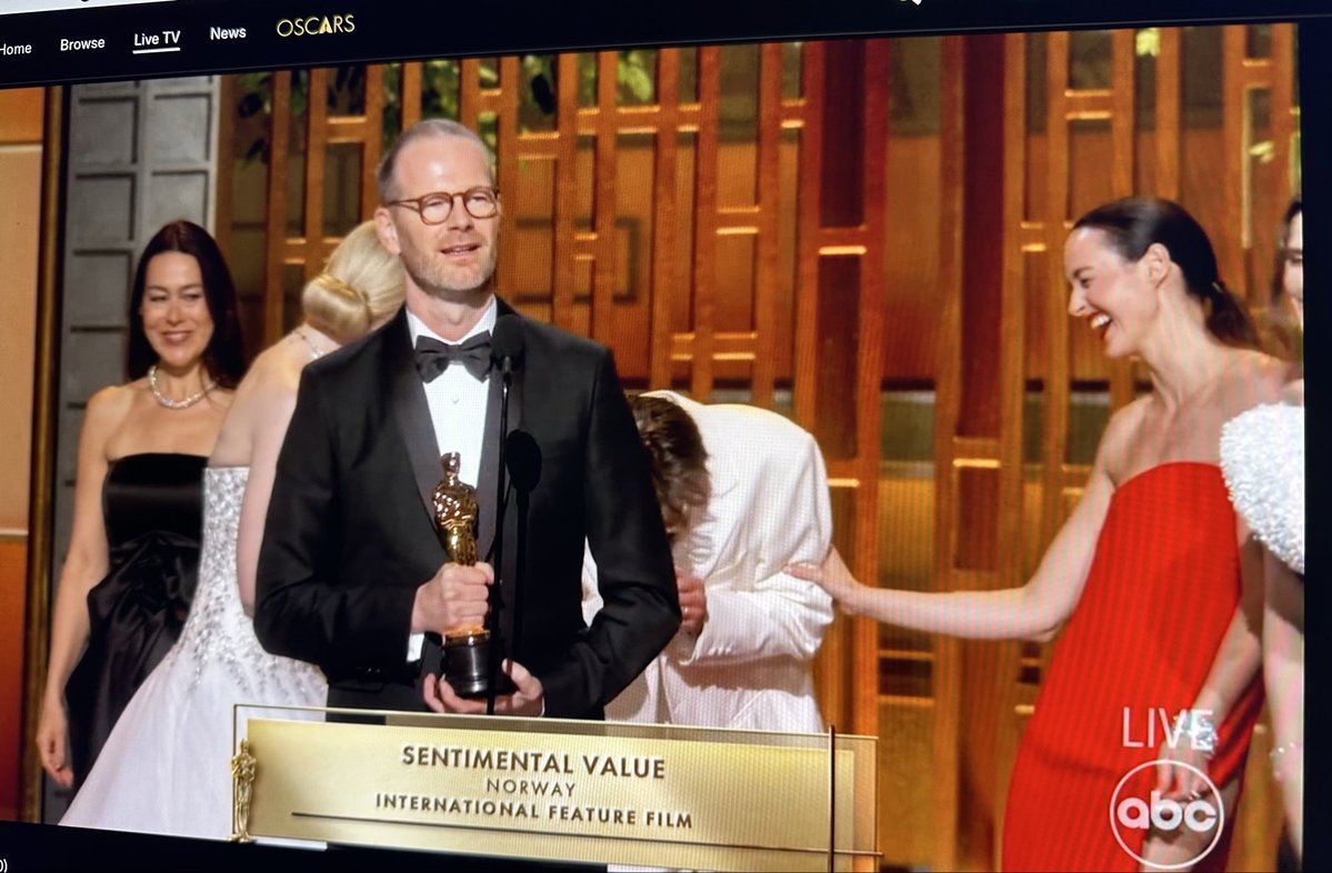 Grace Randolph tweet media