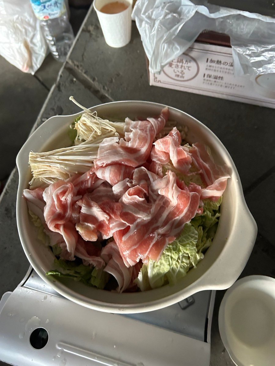HKD_helloken's tweet photo. 北海道の厳しい冬も、キタハロなら熱く乗り越えられる❄️🍲

あったかい「イモニ」をみんなで囲んで、心も体もポカポカに🔥

寒い季節だからこそ、温かい料理と熱いハロプロトークで、冬の寒さを吹き飛ばしましょう☃️🧡

キタハロが気になった方はDMまで！ https://t.co/V18Mx18iW6