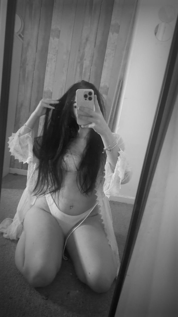 Ava Monroe🌙 tweet media