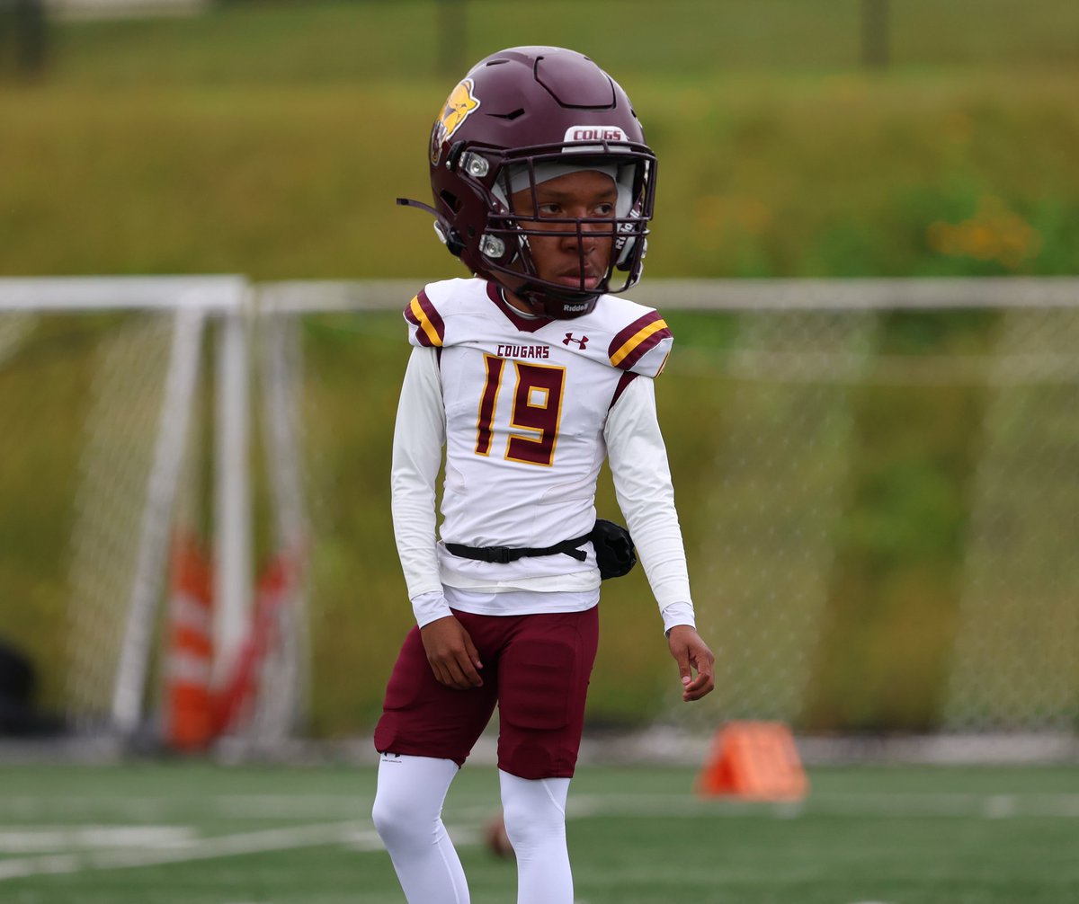 Minnesota Morris Football tweet media